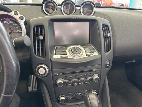 Used 2018 Nissan 370Z Touring RWD image 10