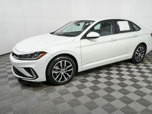 Certified 2025 Volkswagen Jetta SE FWD image 25