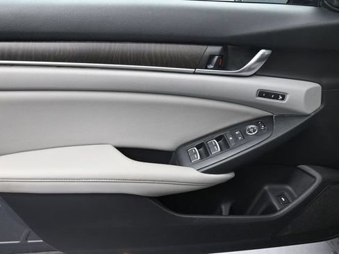 Used 2019 Honda Accord Touring image 28
