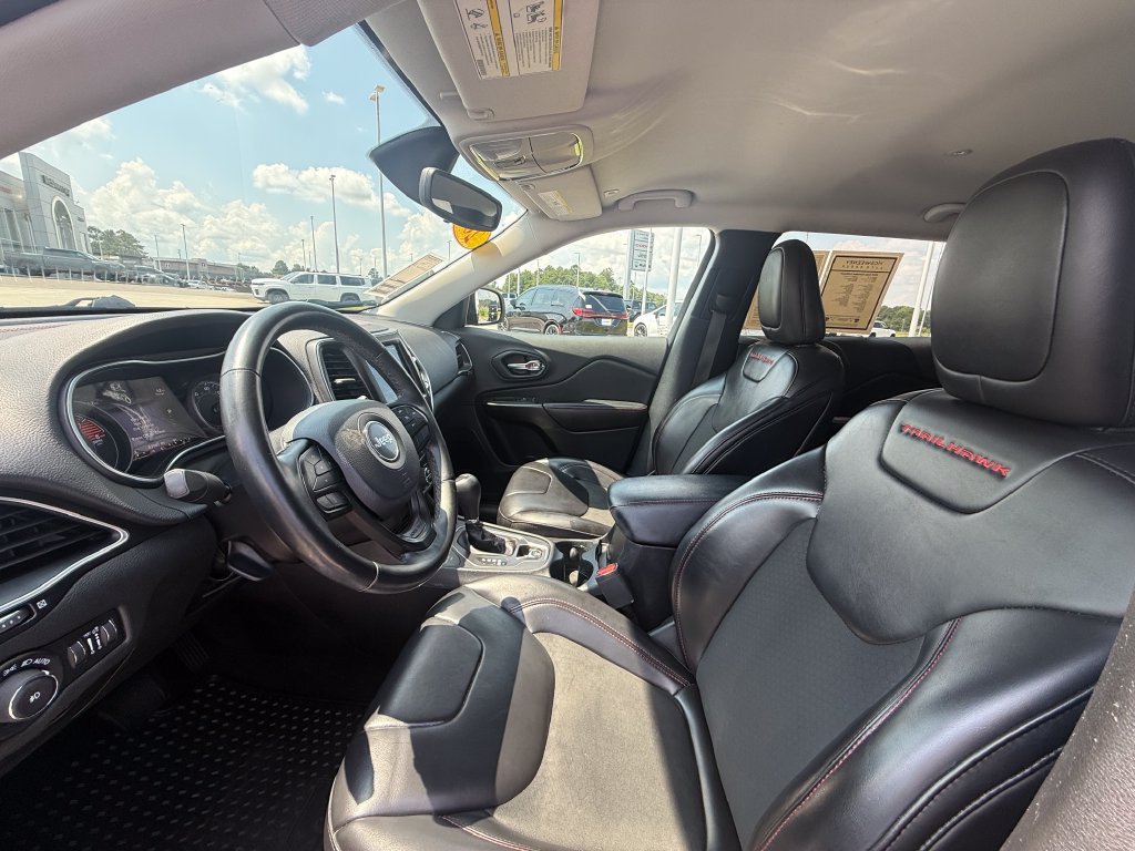 Used 2019 Jeep Cherokee Trailhawk w/ Cold Weather Group AWD/4WD image 4