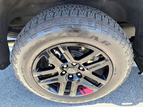 Certified 2025 Chevrolet Silverado 1500 LTZ AWD/4WD image 17