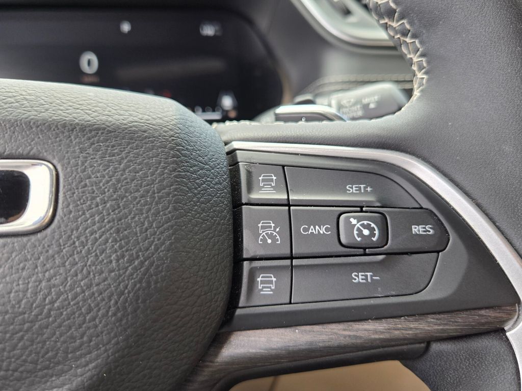 Used 2023 Jeep Grand Cherokee L Limited w/ Luxury Tech Group II RWD image 28