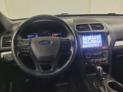 Used 2017 Ford Explorer XLT w/ Equipment Group 202A AWD/4WD image 22