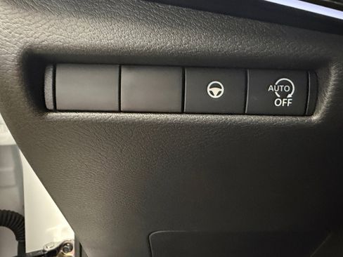 Used 2025 Nissan Kicks SR image 24