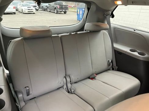 Used 2019 Toyota Sienna XLE Premium image 33