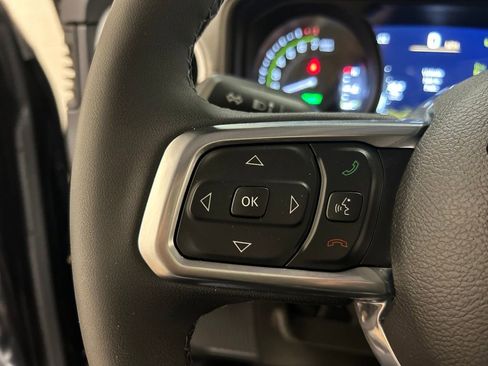 Used 2025 Jeep Wrangler Unlimited Sahara AWD/4WD image 19