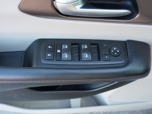 Used 2017 Chrysler Pacifica Touring-L Plus w/ Tire & Wheel Group image 17