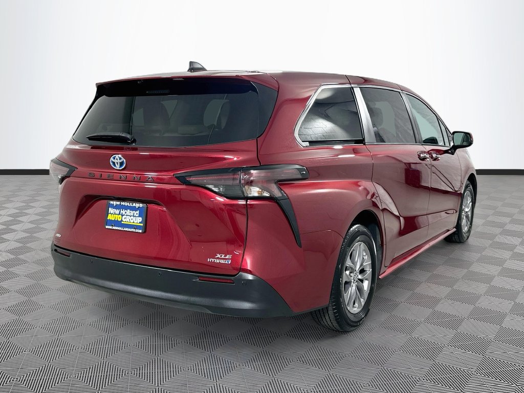 Certified 2023 Toyota Sienna XLE AWD/4WD image 7