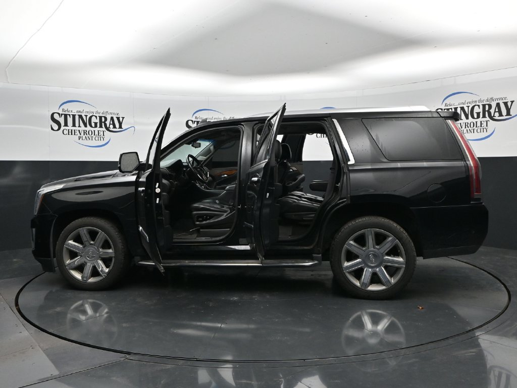 Used 2017 Cadillac Escalade Luxury AWD/4WD image 37