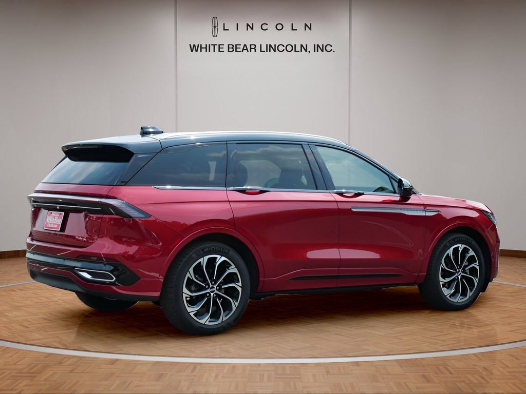 Used 2025 Lincoln Nautilus Reserve AWD/4WD image 5