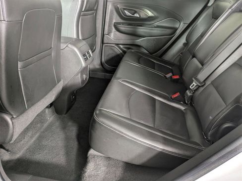 Used 2024 GMC Terrain SLT image 25