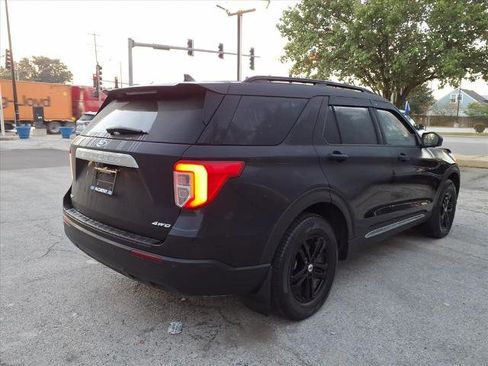 Certified 2022 Ford Explorer XLT image 3