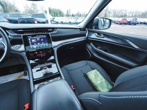 Used 2022 Jeep Grand Cherokee L Laredo w/ Luxury Tech Group I image 40