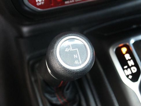 Used 2021 Jeep Gladiator Rubicon AWD/4WD image 17
