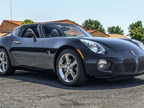 Used 2009 Pontiac Solstice GXP w/ Premium Package RWD image 12