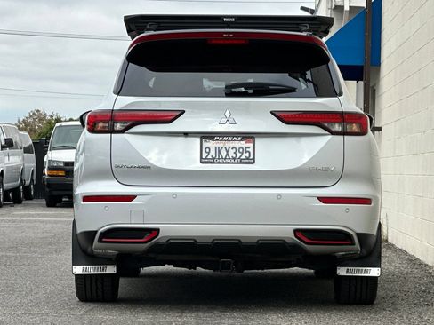 Used 2023 Mitsubishi Outlander 4WD Plug-In Hybrid image 5
