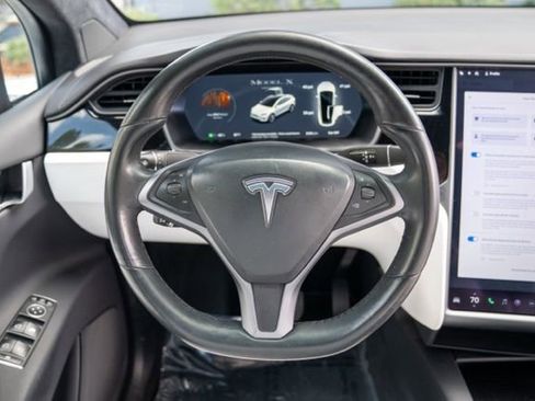 Used 2020 Tesla Model X Long Range image 32