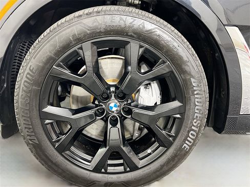 Used 2023 BMW X7 xDrive40i w/ Premium Package image 32