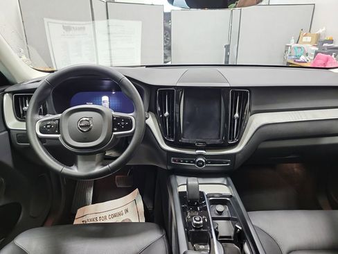 Used 2025 Volvo XC60 B5 Plus image 3