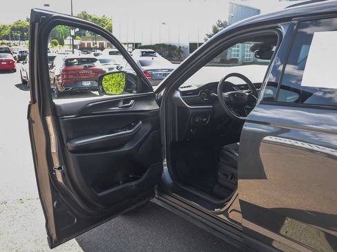 Used 2023 Jeep Grand Cherokee L Laredo AWD/4WD image 27