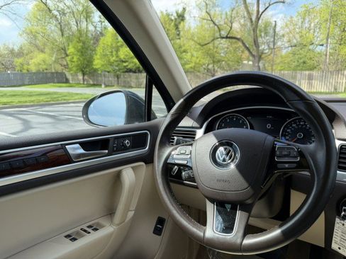 Used 2013 Volkswagen Touareg Executive image 12