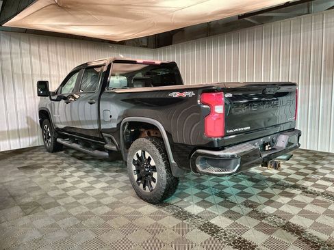 Used 2020 Chevrolet Silverado 2500 Custom w/ Custom Value Package image 6