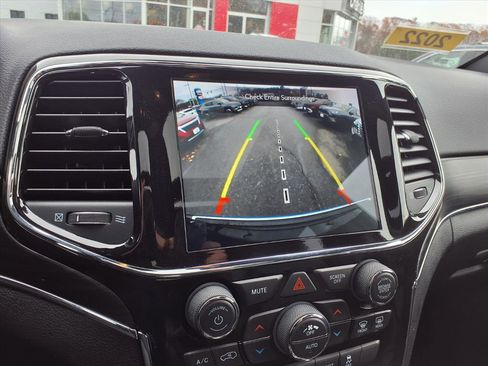 Used 2022 Jeep Grand Cherokee Limited image 11