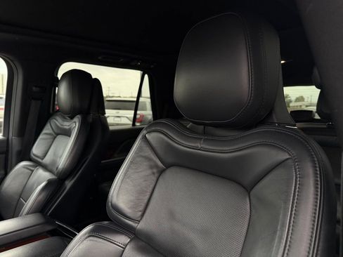 Used 2023 Lincoln Navigator Reserve image 17