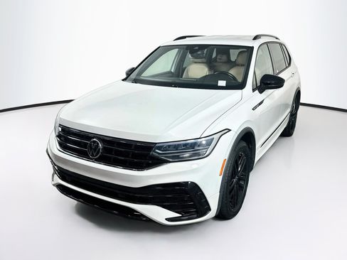 Used 2022 Volkswagen Tiguan SE R-Line FWD image 3