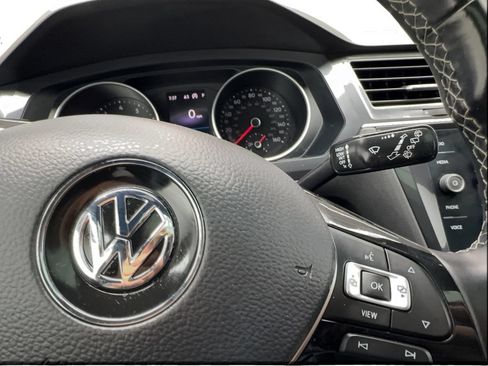 Used 2021 Volkswagen Tiguan SE R-Line FWD image 41