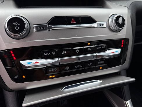 Certified 2022 Ford Explorer XLT w/ Equipment Group 202A image 23