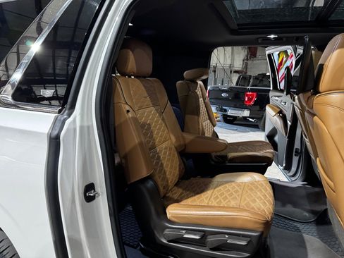 Used 2021 Cadillac Escalade ESV Premium Luxury image 23