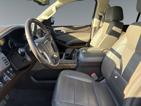 Used 2020 GMC Yukon Denali w/ Denali Premium Package image 9
