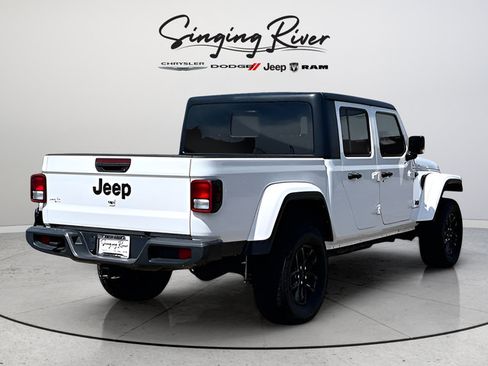 Used 2021 Jeep Gladiator Sport AWD/4WD image 6