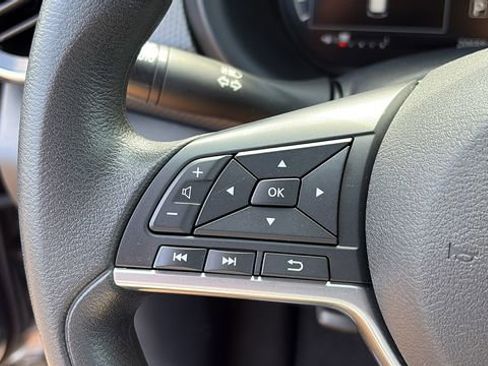 Used 2023 Nissan Kicks SV FWD image 12