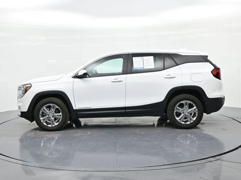 Used 2024 GMC Terrain SLE image 9