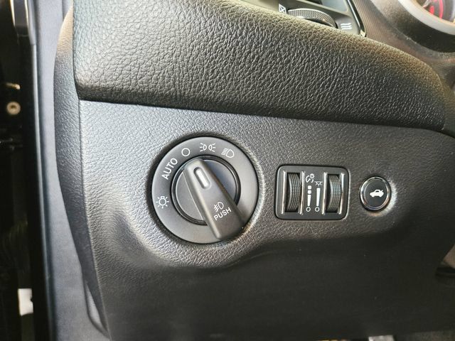Used 2015 Dodge Challenger R/T Plus RWD image 27