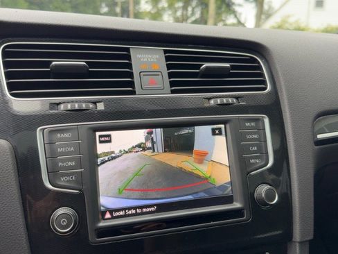 Used 2017 Volkswagen GTI SE FWD image 18