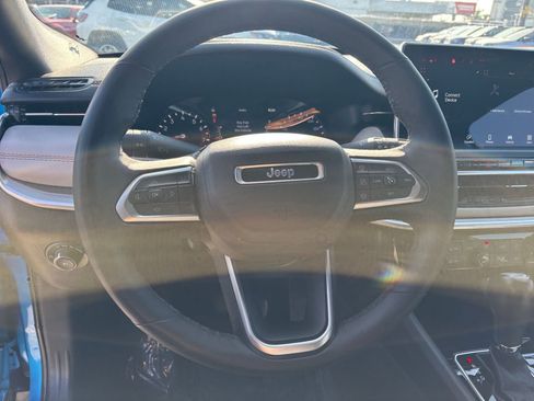 Used 2025 Jeep Compass Limited image 29