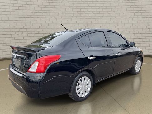 Used 2017 Nissan Versa SV image 5