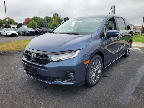 New 2026 Honda Odyssey Touring image 9