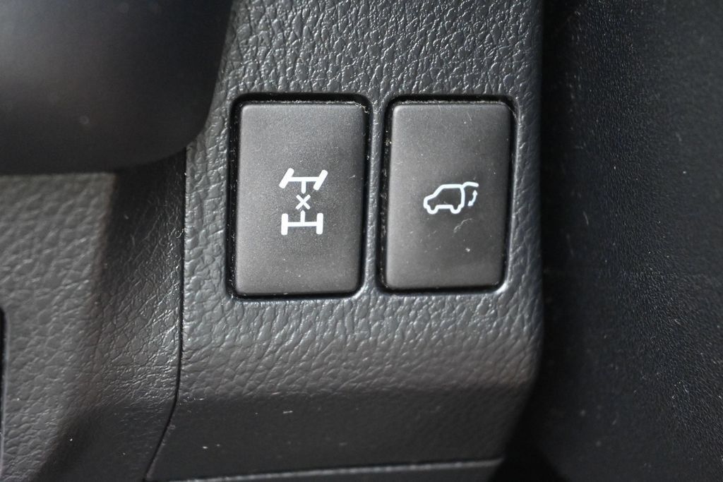 Used 2013 Toyota RAV4 Limited AWD/4WD image 15