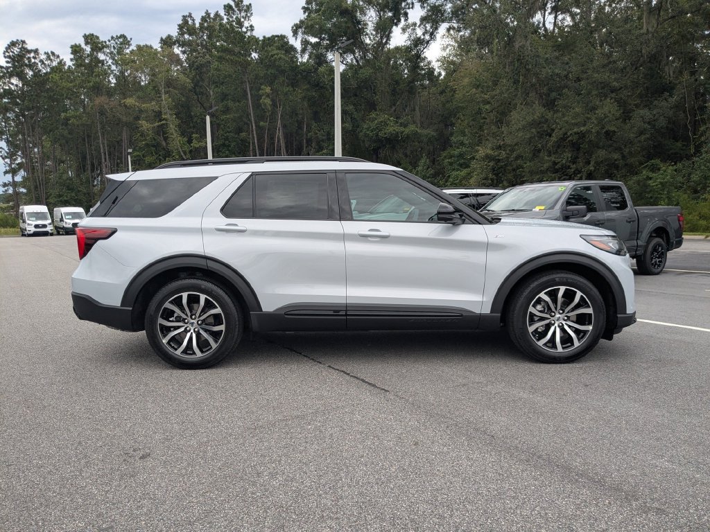 New 2026 Ford Explorer ST-Line RWD image 3