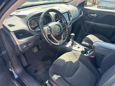 Used 2015 Jeep Cherokee Latitude w/ Cold Weather Group AWD/4WD image 9