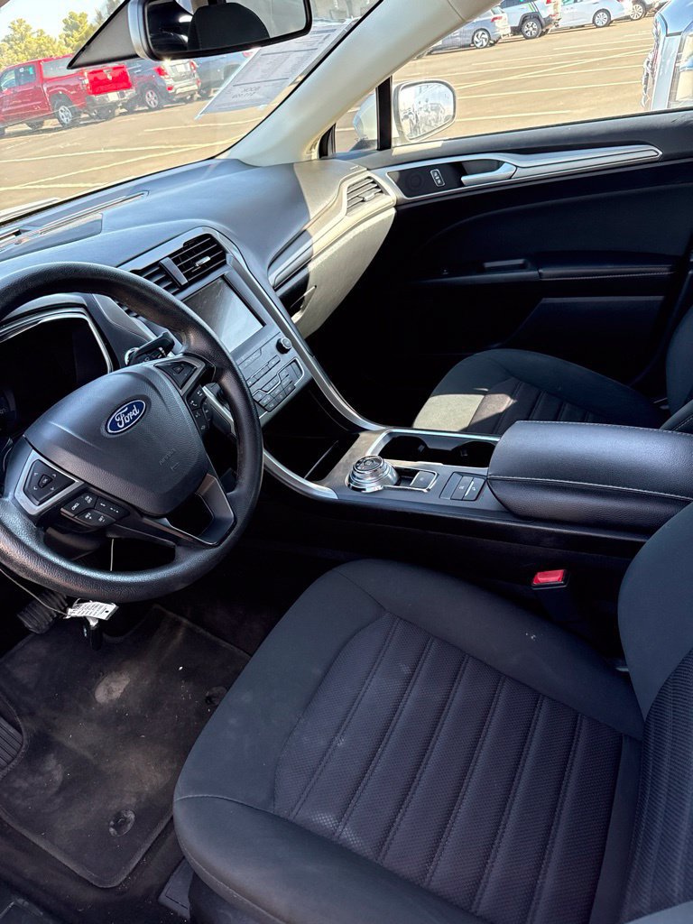 Used 2020 Ford Fusion SE FWD image 12