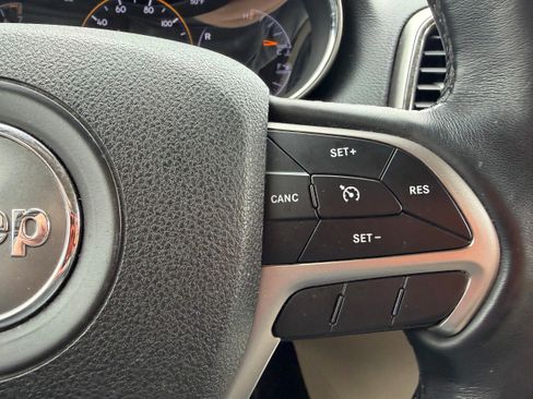 Used 2018 Jeep Grand Cherokee Limited image 11