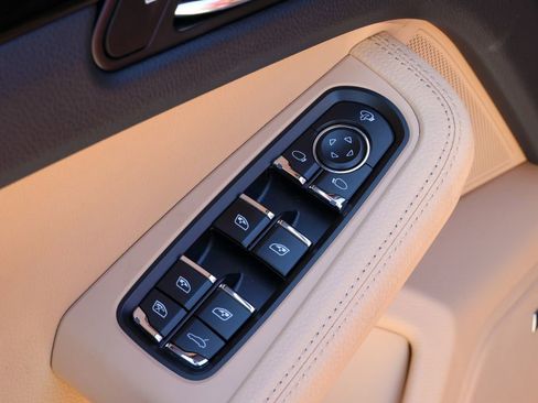 Certified 2026 Porsche Macan AWD/4WD image 23