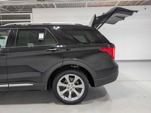 Used 2020 Ford Explorer Platinum w/ Premium Technology Package image 11