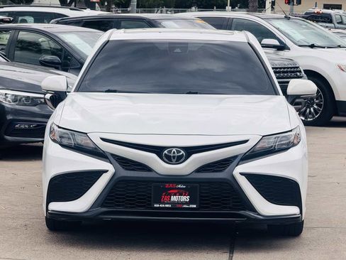 Used 2021 Toyota Camry SE image 2