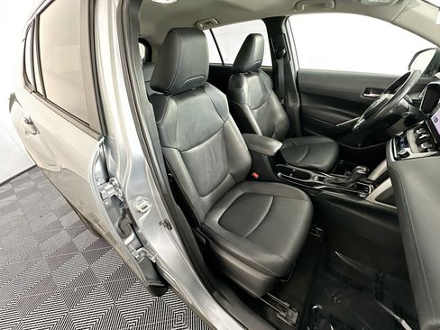 Used 2023 Toyota Corolla Cross XLE FWD image 27